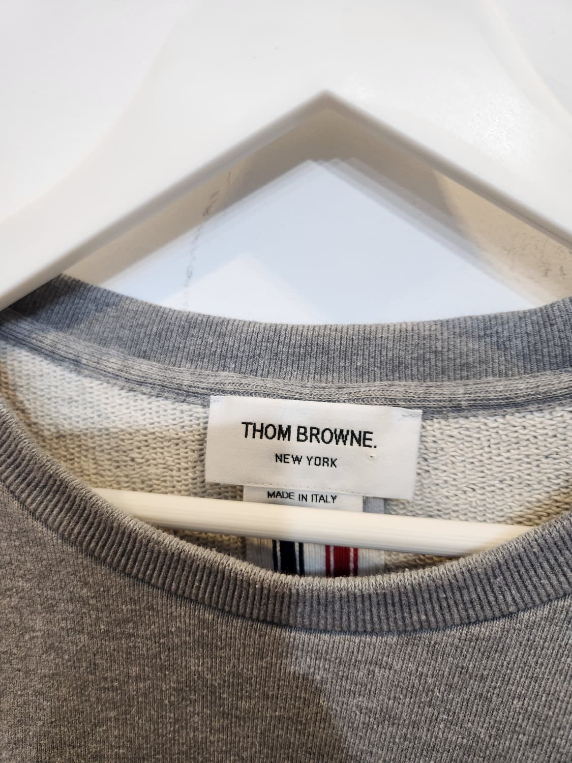 톰브라운 백삼선 맨투맨 그레이 3사이즈 상품이미지4