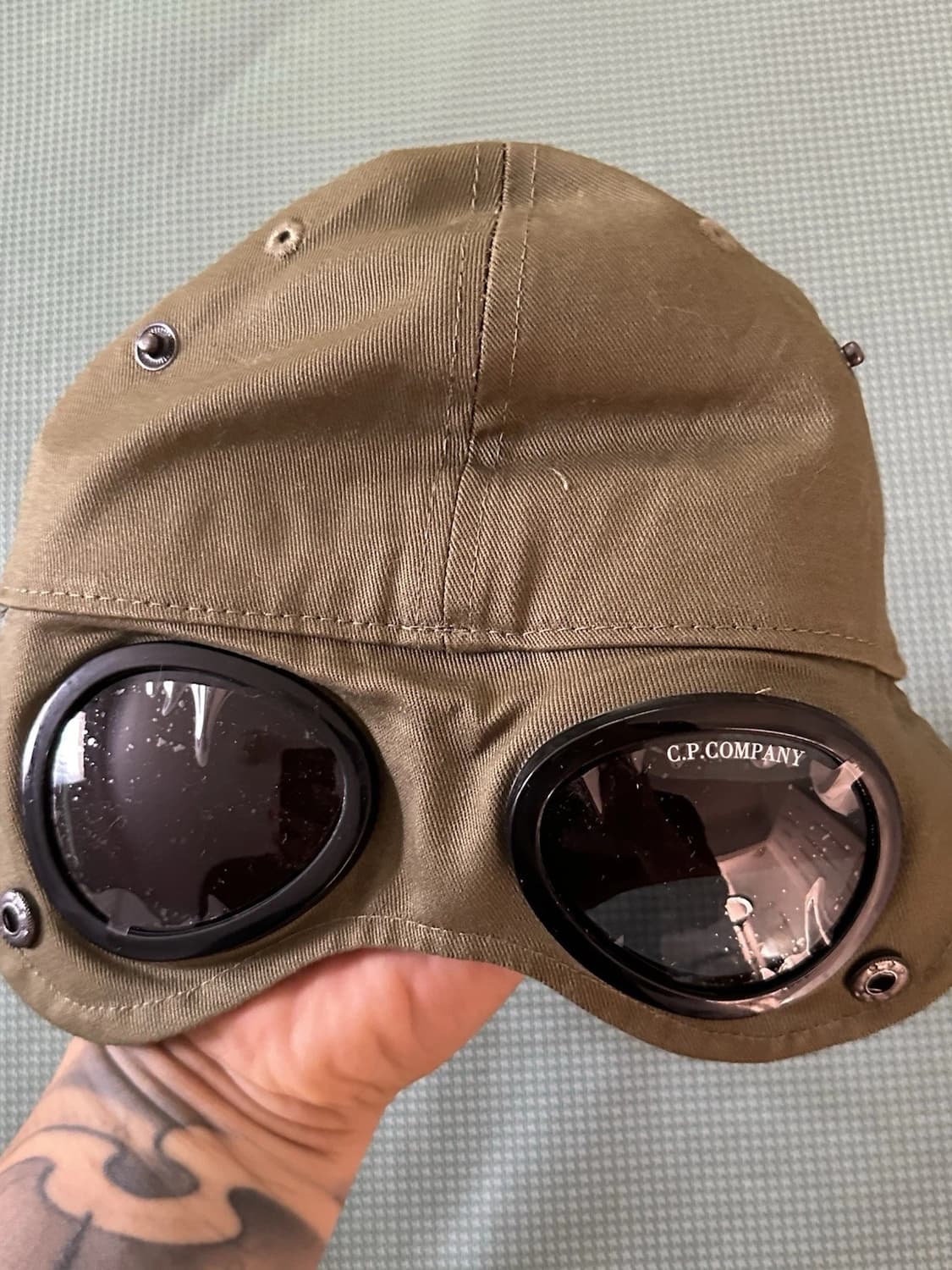 C.P 컴퍼니 고글 볼캡 올리브 그린 상품이미지1