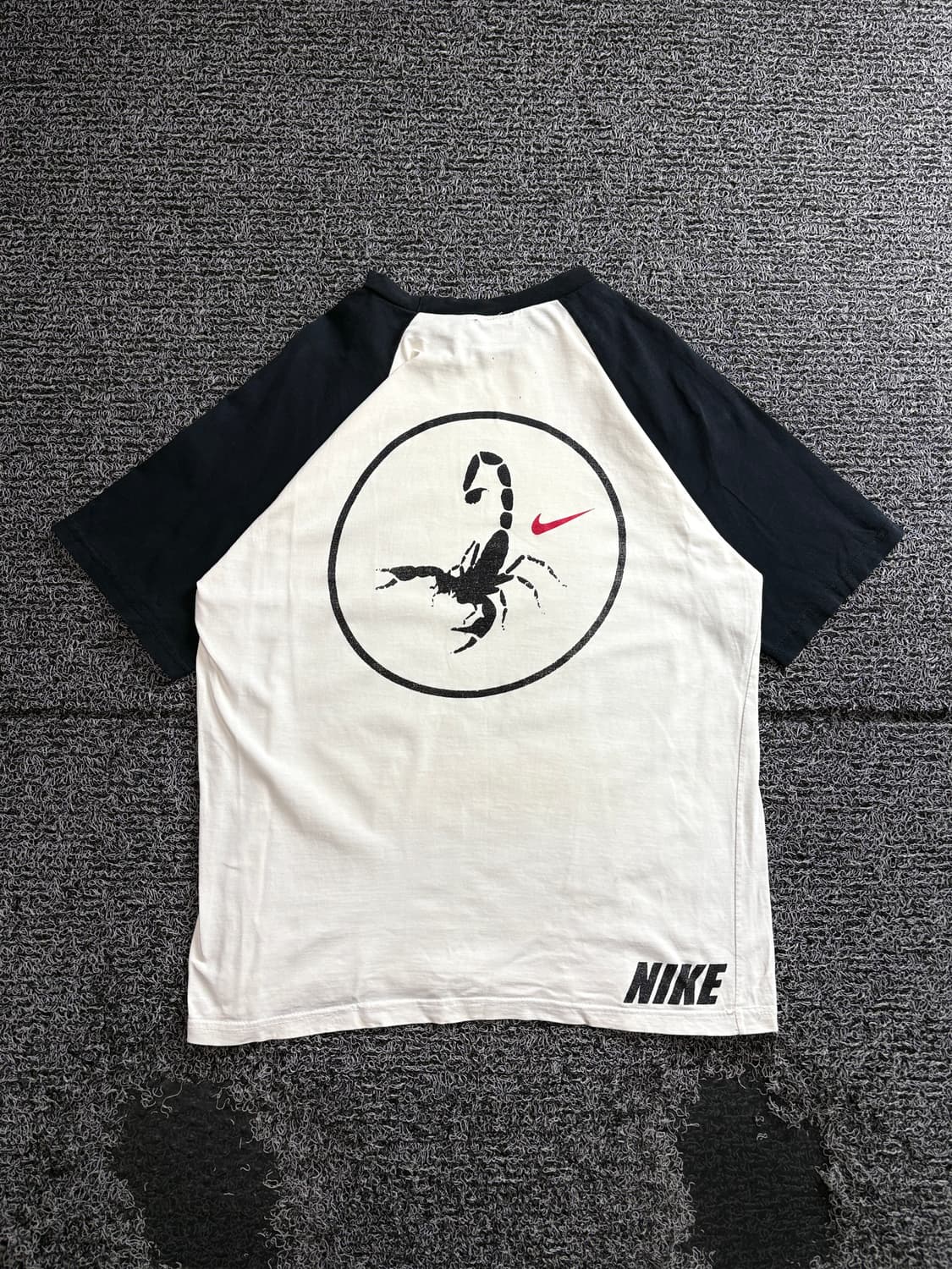 나이키 스우시 전갈 그래픽 반팔 티셔츠 3599 상품이미지4