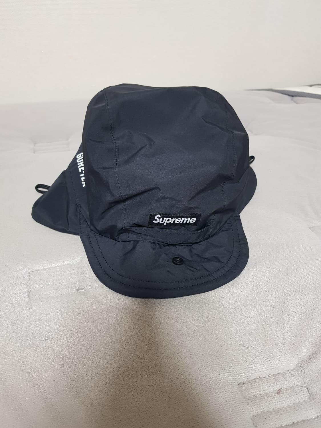 슈프림 이어플랩 고어텍스 캡 모자 블랙 24FW 상품이미지1