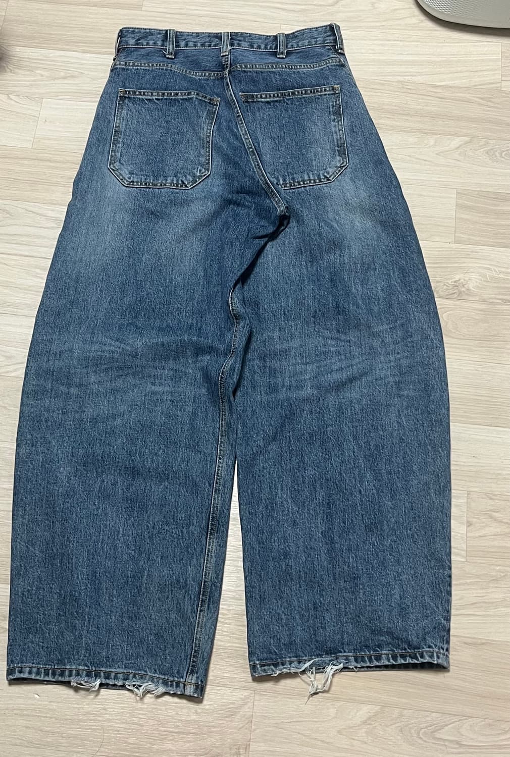 해칭룸 와이드커브진 워시드 블루 상품이미지3