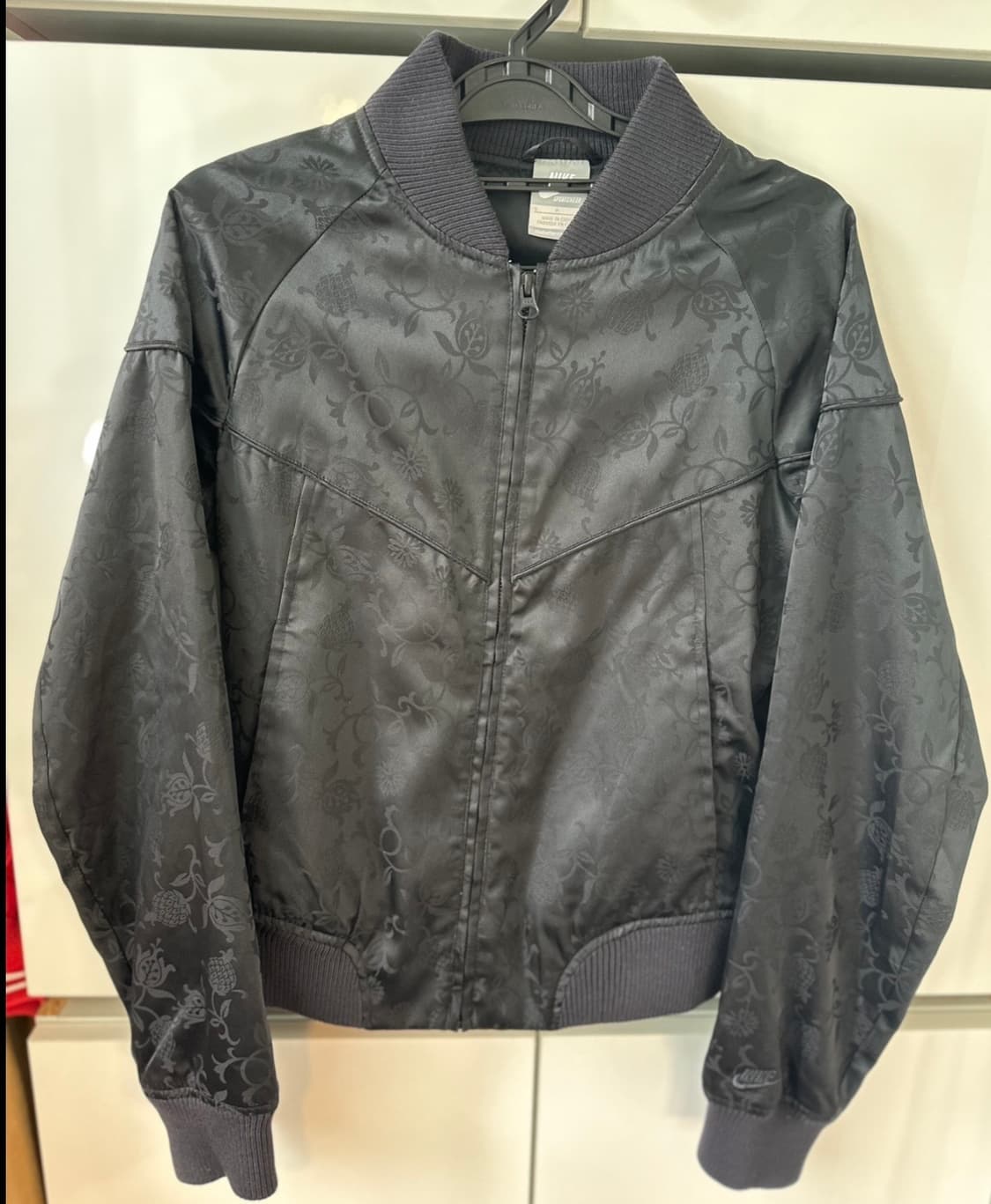 나이키 플로럴 블랙 봄버 자켓 상품이미지2