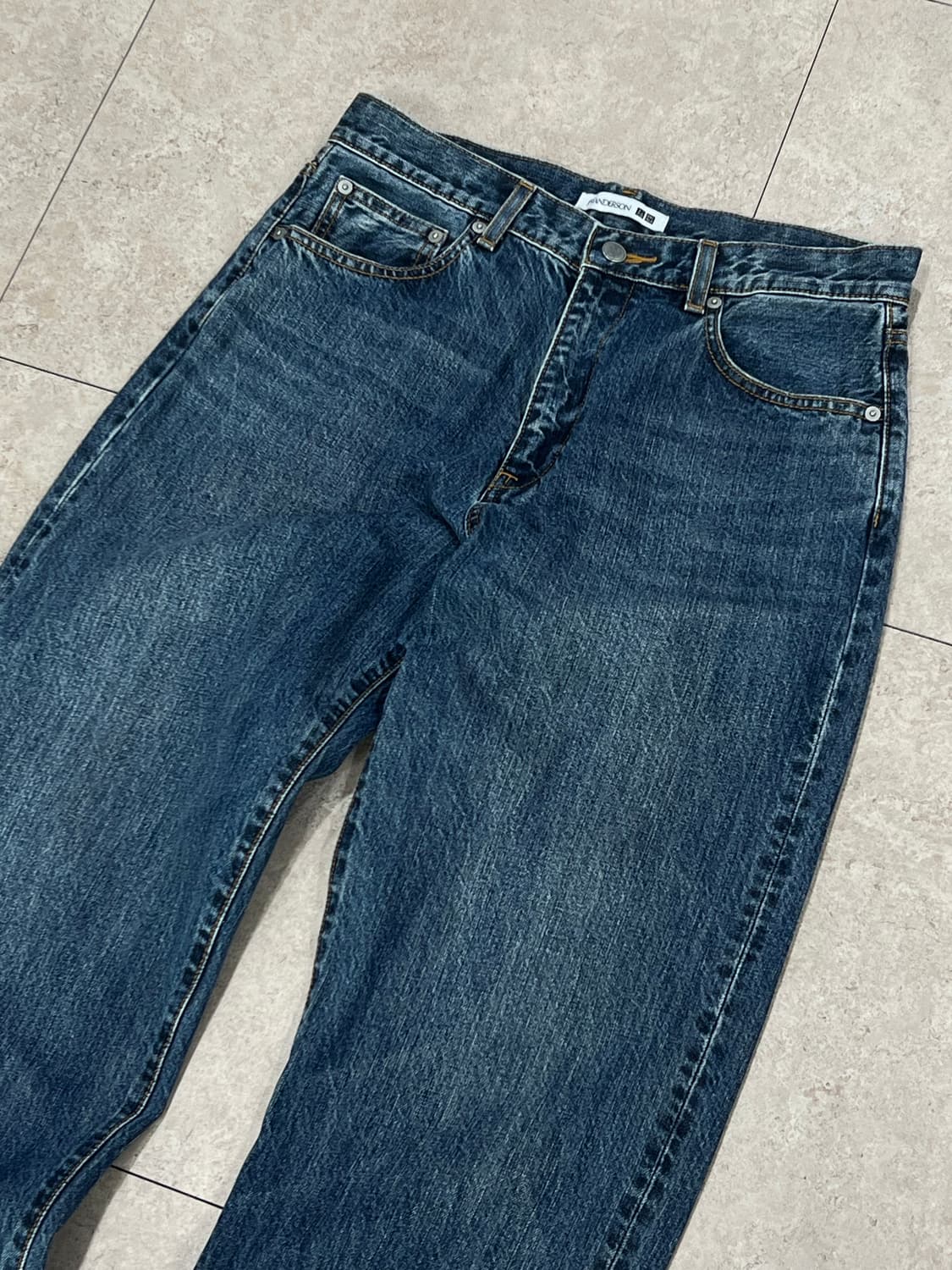 유니클로 X JW 앤더슨 일자핏 중청 데님 팬츠 상품이미지3