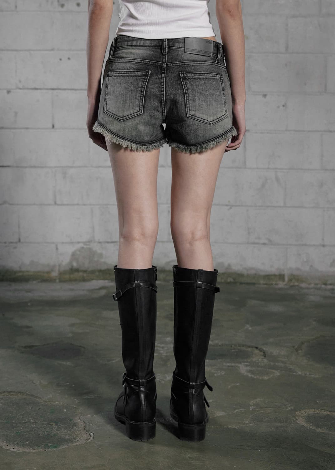 FRONT POCKET DENIM SHORTS 상품이미지2