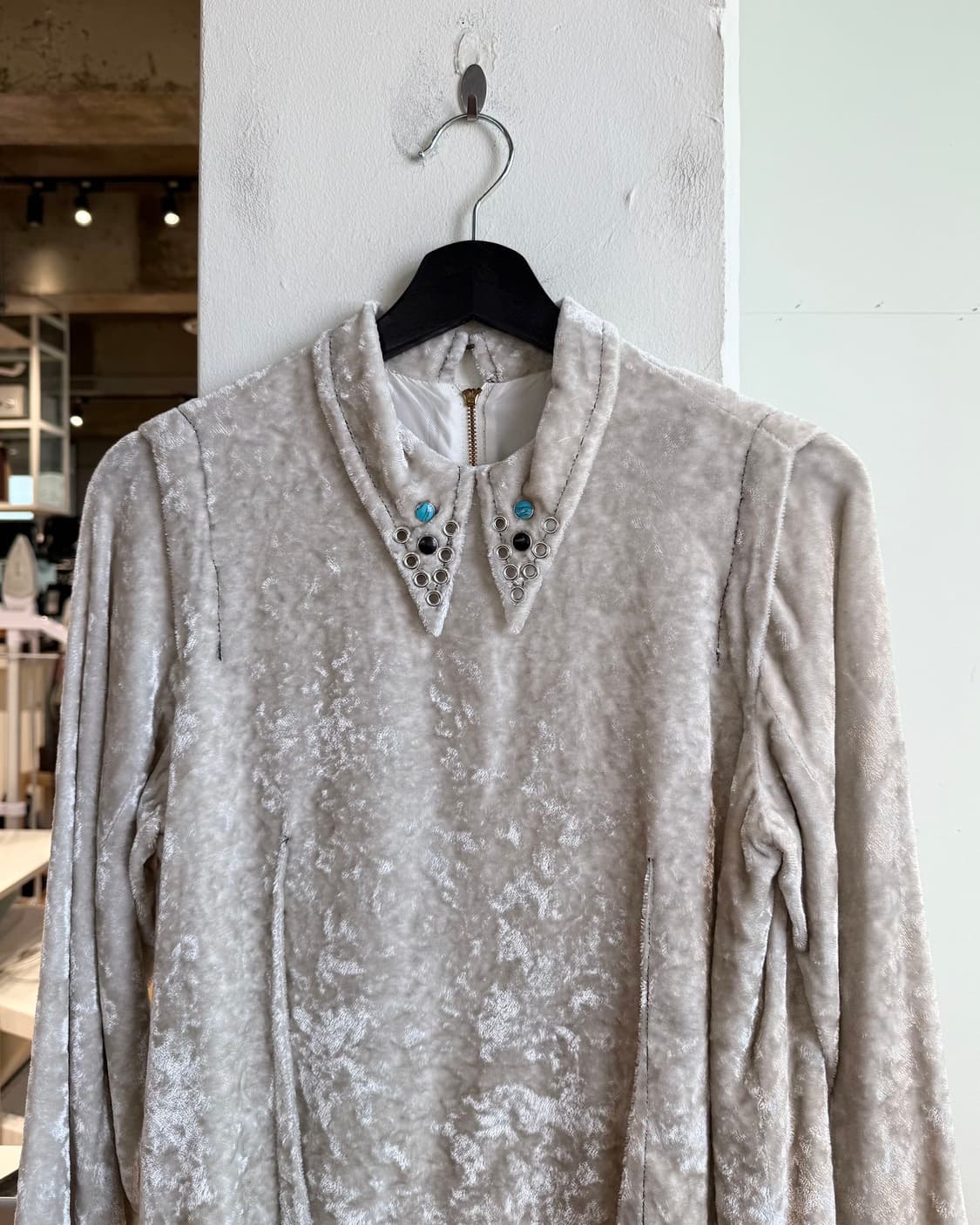 토가 풀라 아이보리 아카이브 벨벳 스터드 슬리브 상품이미지2