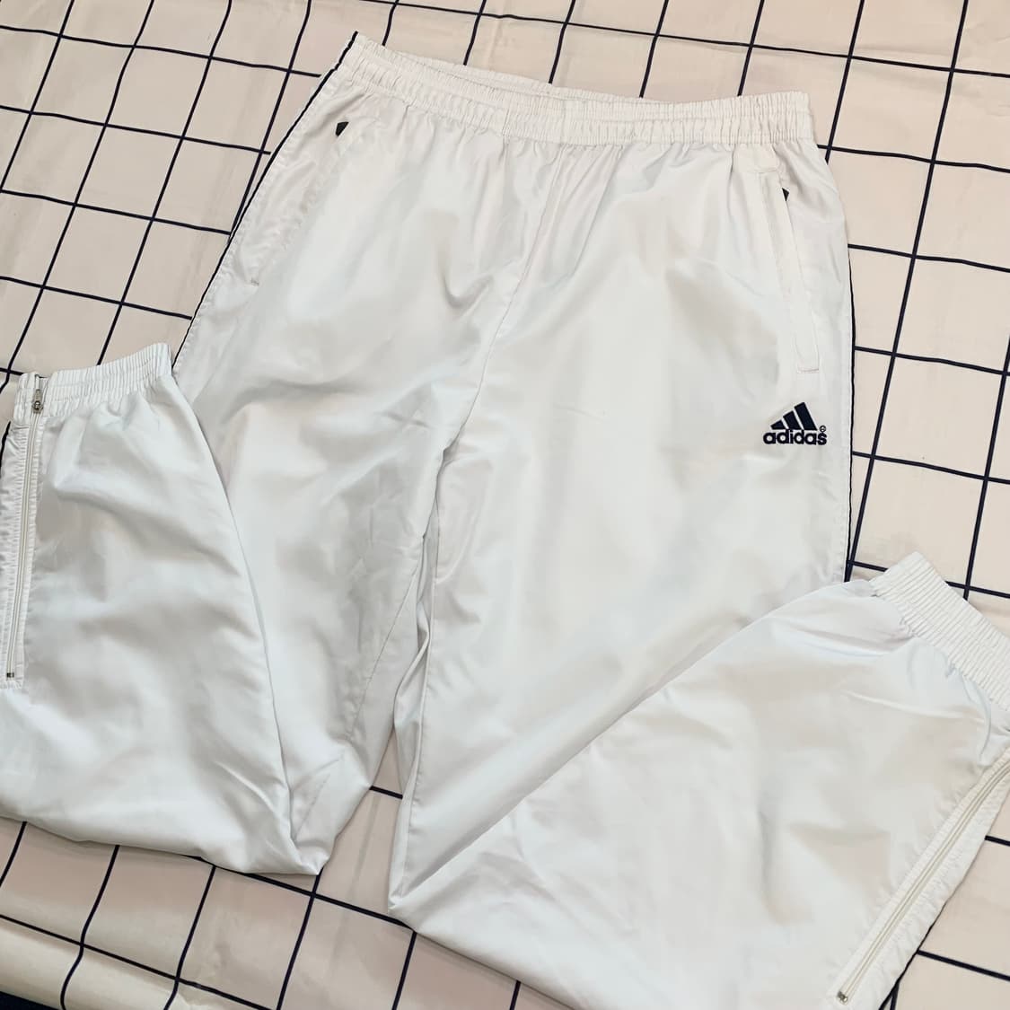 아디다스 화이트 조거팬츠 상품이미지1