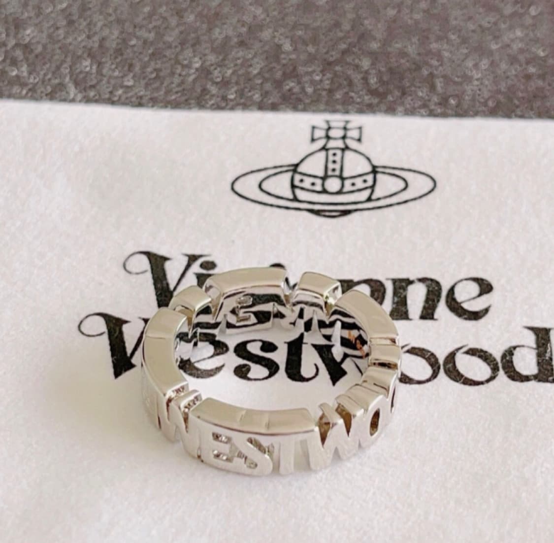 비비안웨스트우드 아카이브 레터링 orb 로고링 반지 상품이미지4