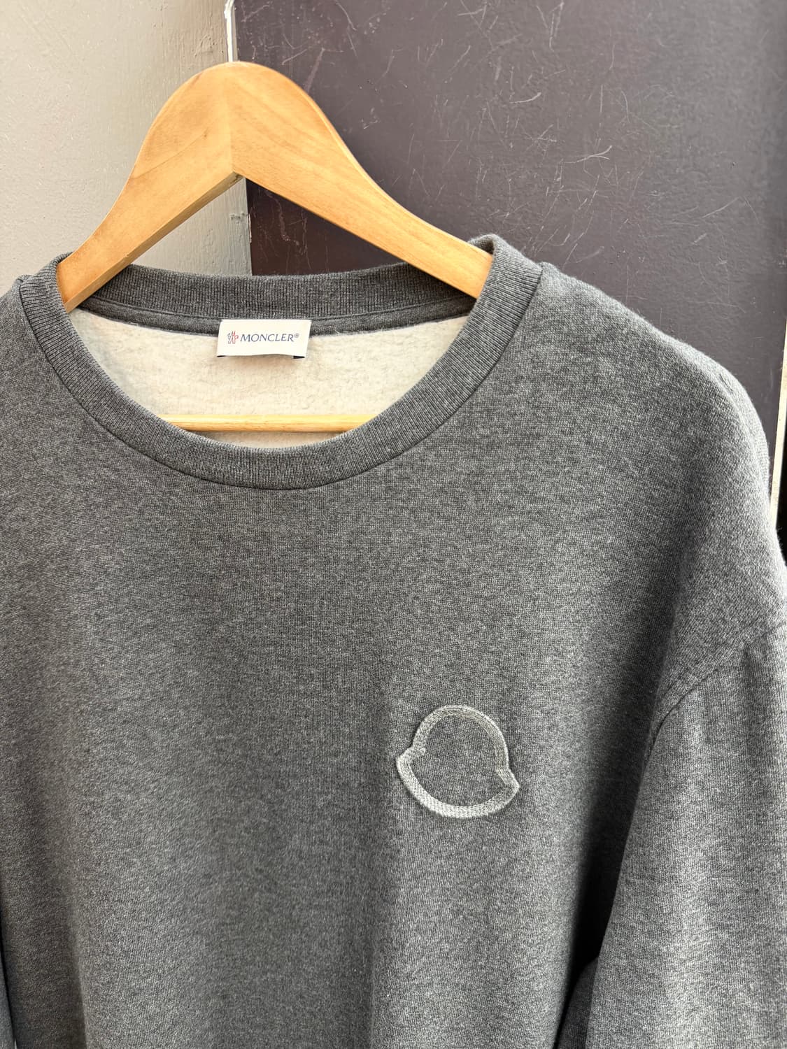 .XXL/ 몽클레어 기모 자수패치 그레이 맨투맨 상품이미지6