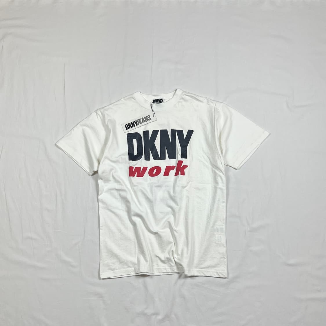 데드스탁 90‘s 디케이앤와이 dkny work 프린트 반팔티 상품이미지1