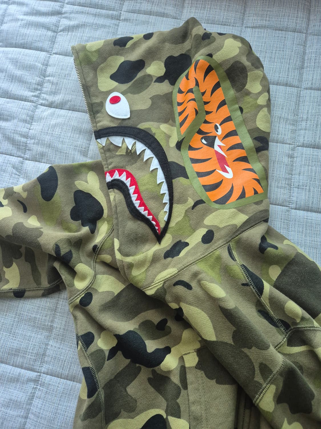 베이프 샤크 후드집업 상품이미지2