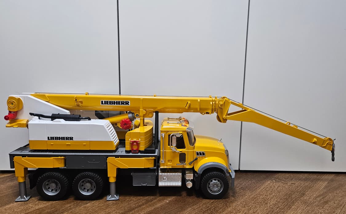 브루더 MACK 크레인 트럭 (LIEBHERR) 상품이미지1