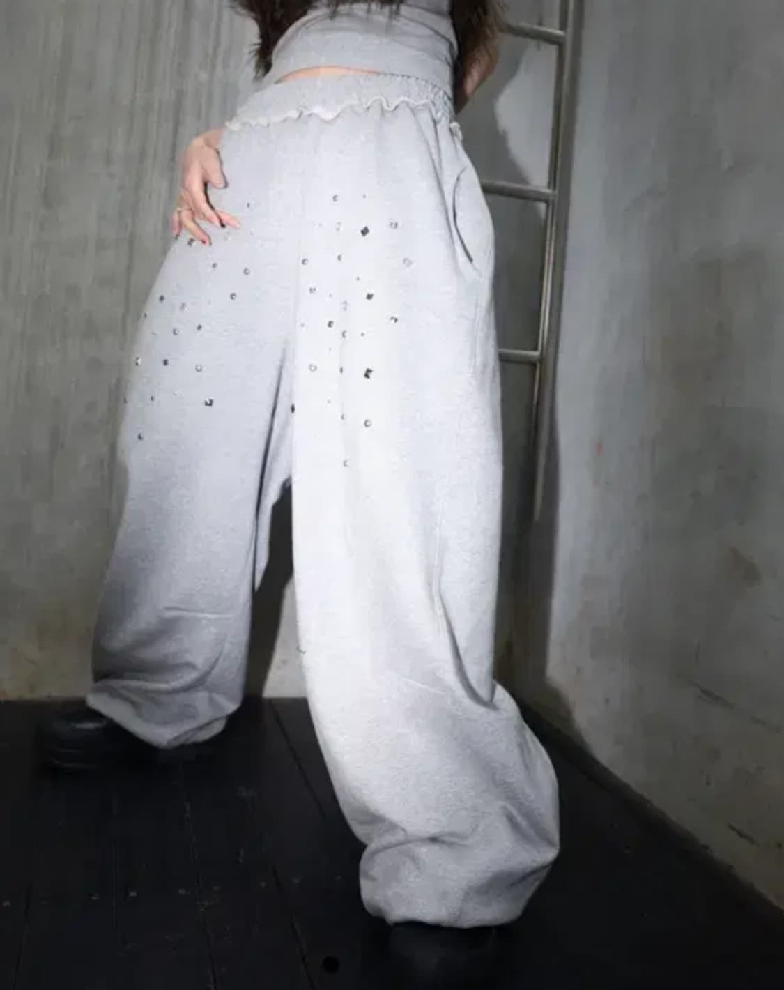 알디유 그레이/ 블랙 츄리닝 구해요  상품이미지1