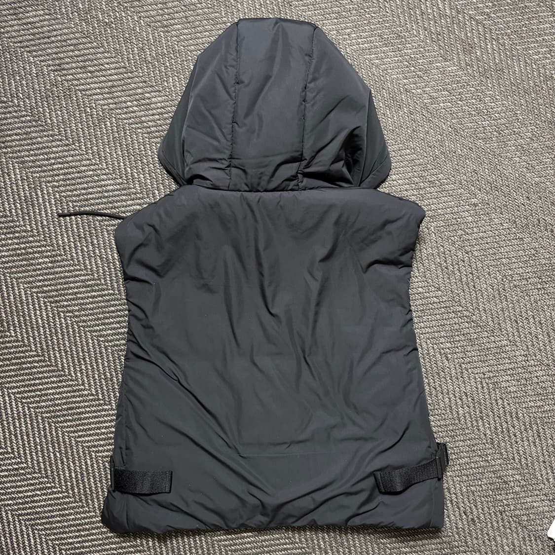 COS 버클 사이드 패딩 후드 질레 블랙(S) 상품이미지2