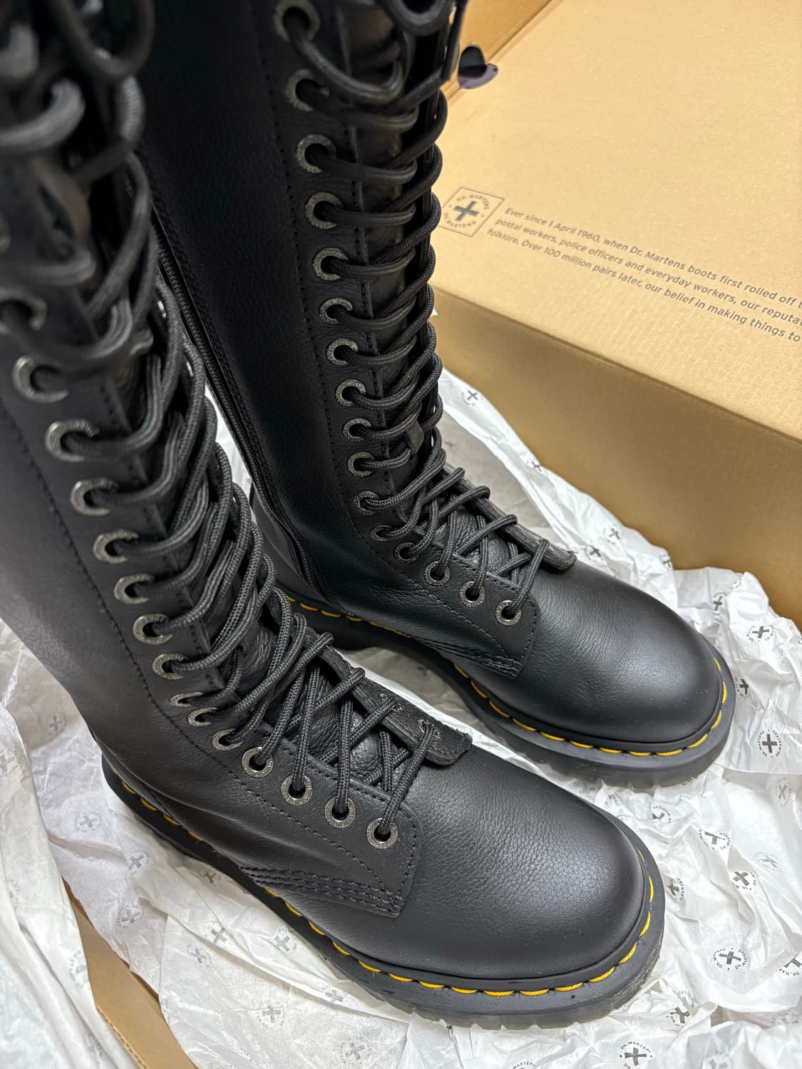 닥터마틴 1b60 벡스 240 245 250 EU38 20홀 상품이미지1