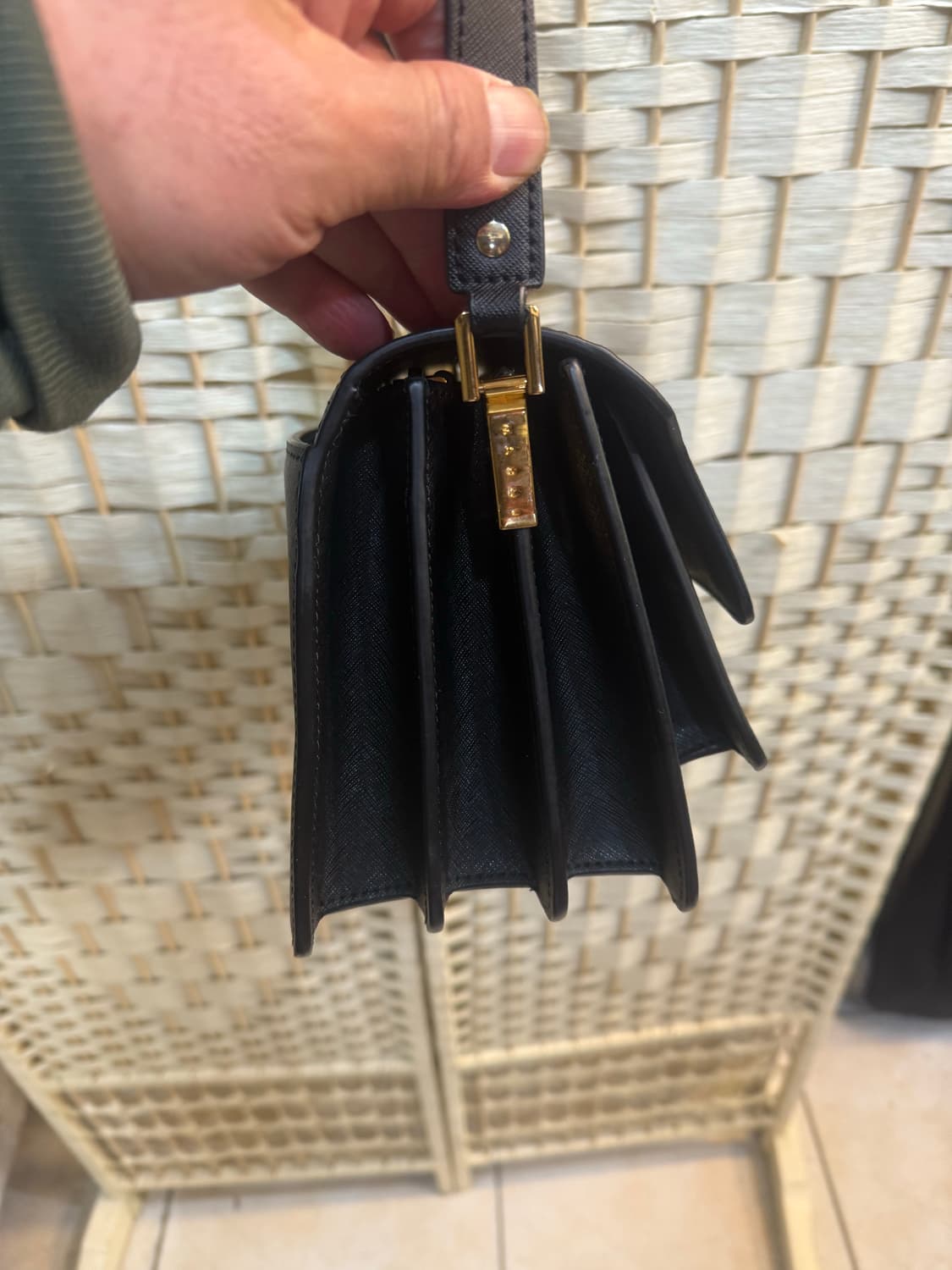 정품 마르니 미니 트렁크백 팝니다 상품이미지5