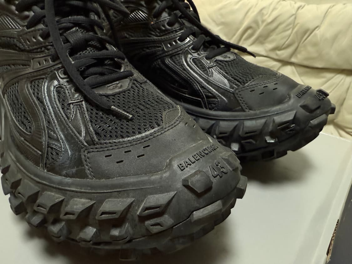 발렌시아가 디펜더 블랙 43 사이즈 상품이미지1