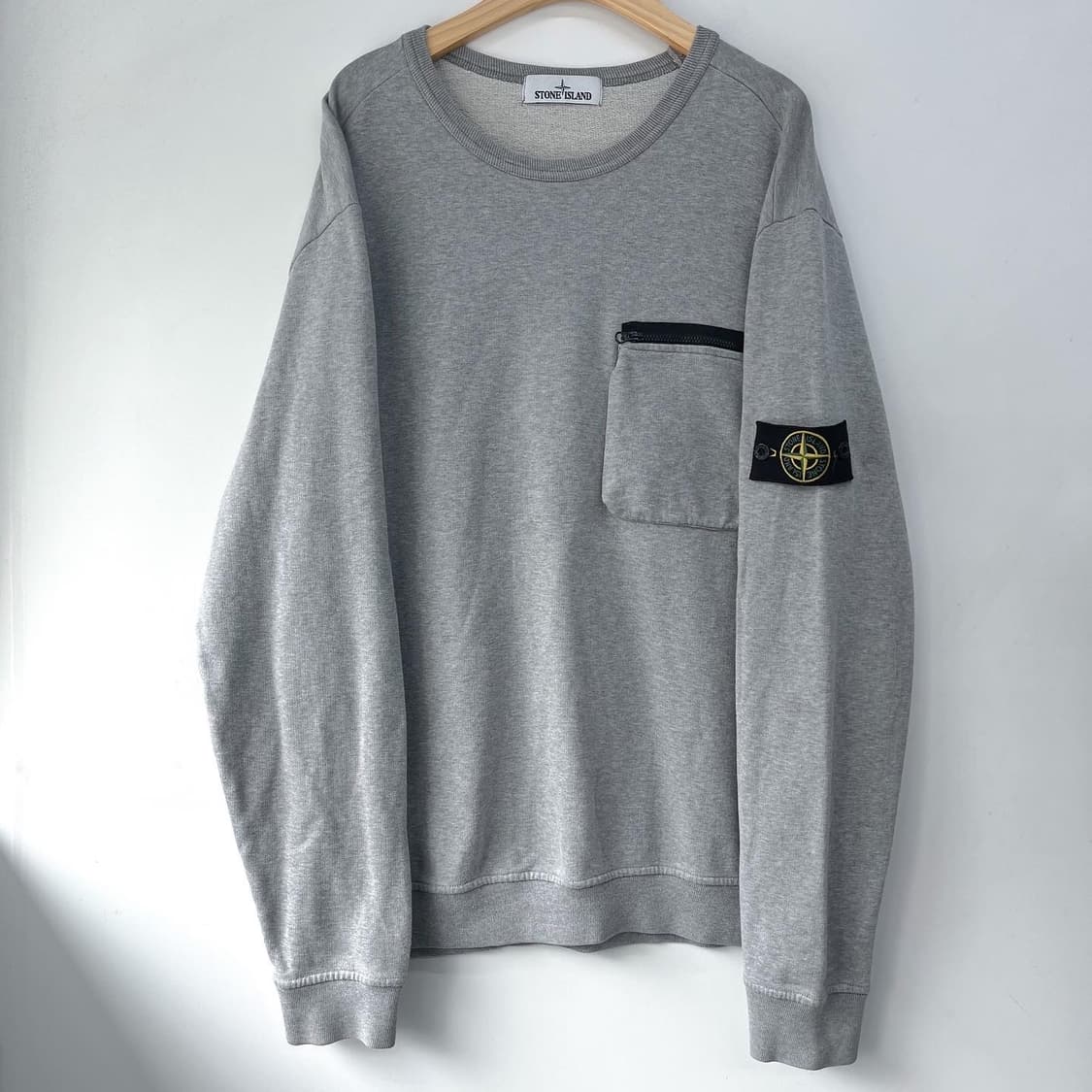 스톤 아일랜드 17S/S 그레이 지퍼 포켓 맨투맨 상품이미지2