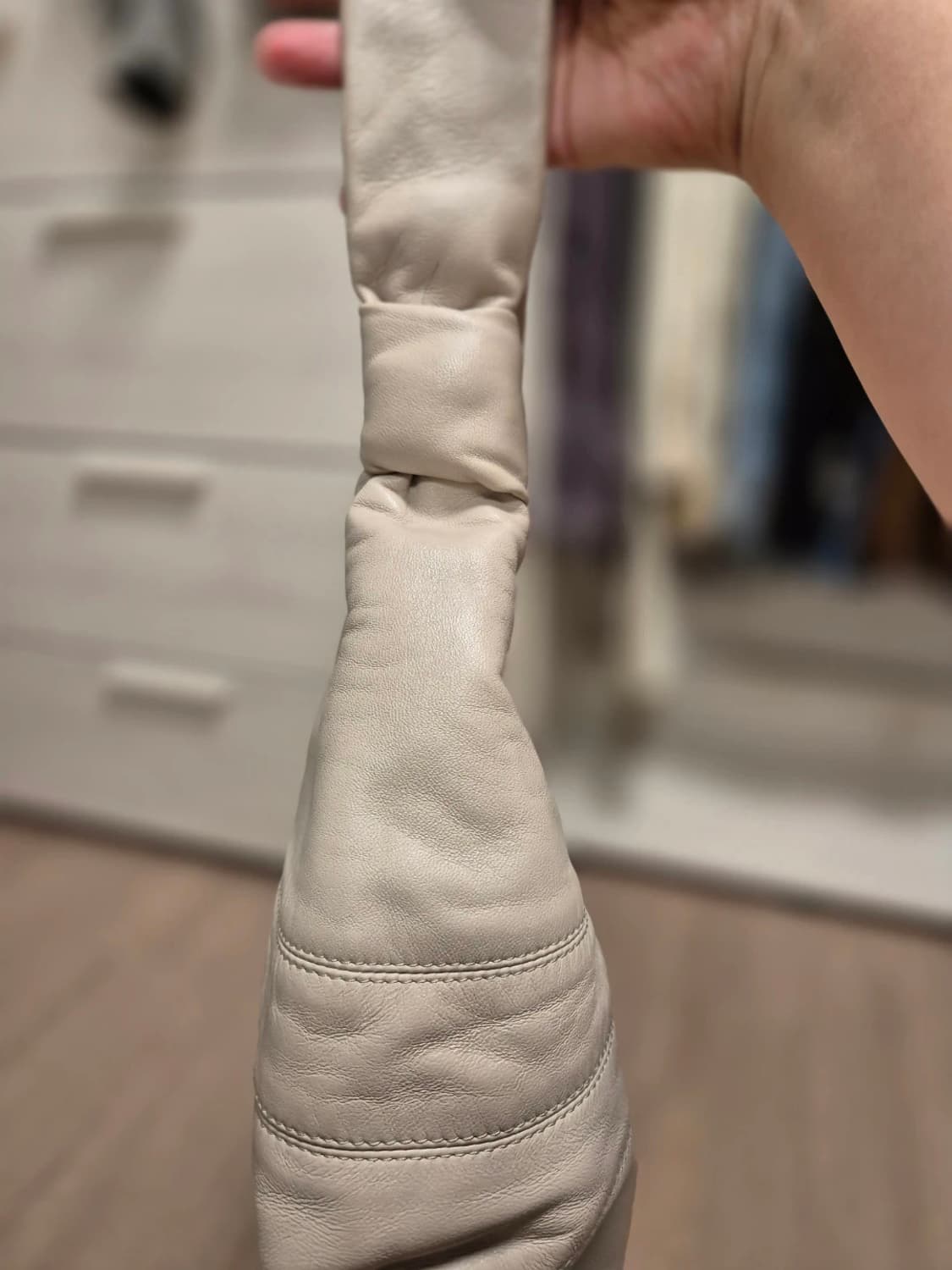 르메르 크루아상백 펠리칸그레이 스몰 상품이미지2