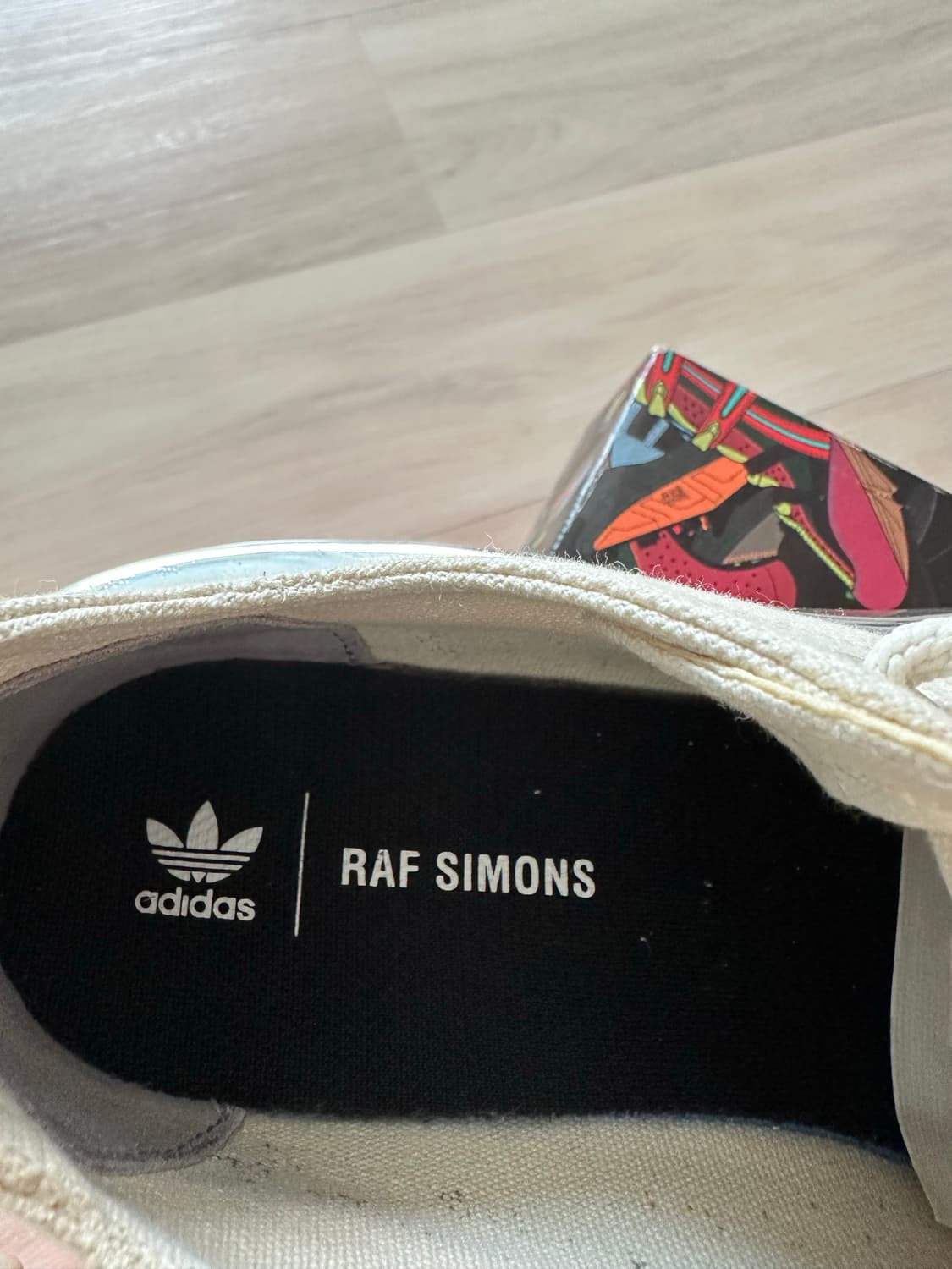 라프시몬스 아디다스 뉴러너 베이지 250 상품이미지3