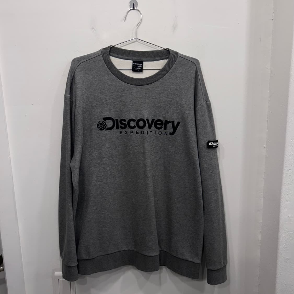 디스커버리 슬리브와펜 자수로고 맨투맨 상품이미지2