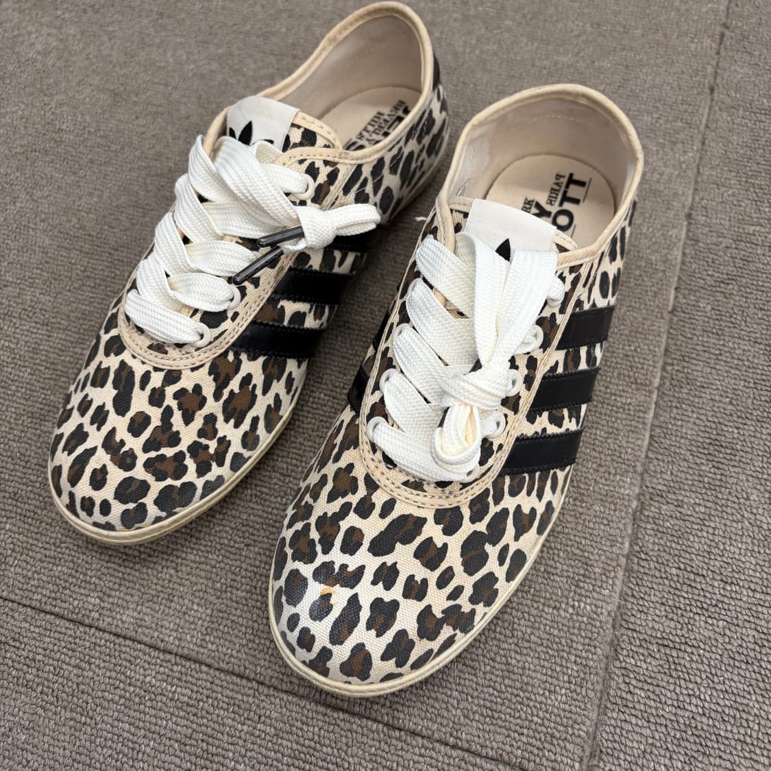 아디다스 X 제레미스캇 레오파드 240 상품이미지1