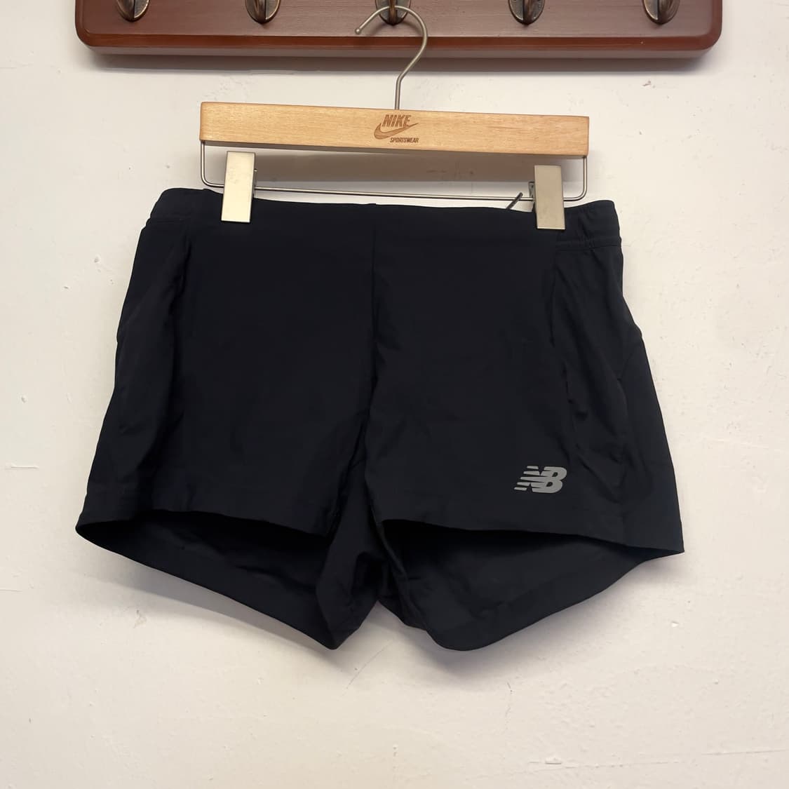 뉴발란스 (우먼) 숏 블랙 러닝 팬츠   상품이미지1