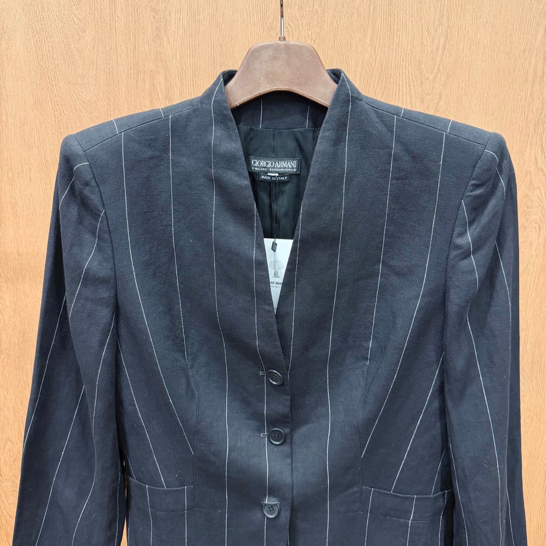 조르지오 아르마니 스트라이프 자켓 싱글 버튼업 포켓 디테일 레귤러핏 차콜 상품이미지4