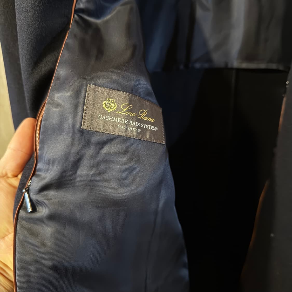 로로피아나 24 F/w 스파냐 캐시미어 자켓 새상품 판매 합니다. 상품이미지8