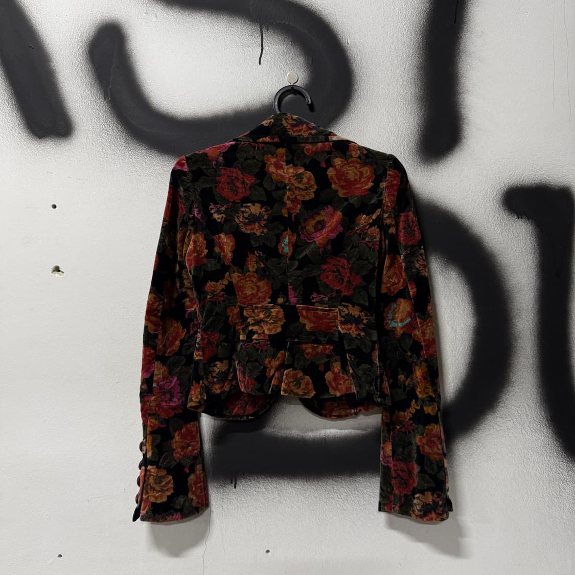 moussy 오리엔탈 플로럴 패턴 벨벳 크롭 자켓 상품이미지2