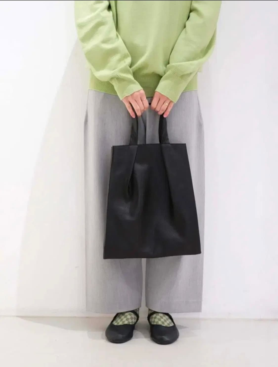 토카 소가죽 TWO HANDLE TUCK BAG 꼼데 요지 스타일 상품이미지10
