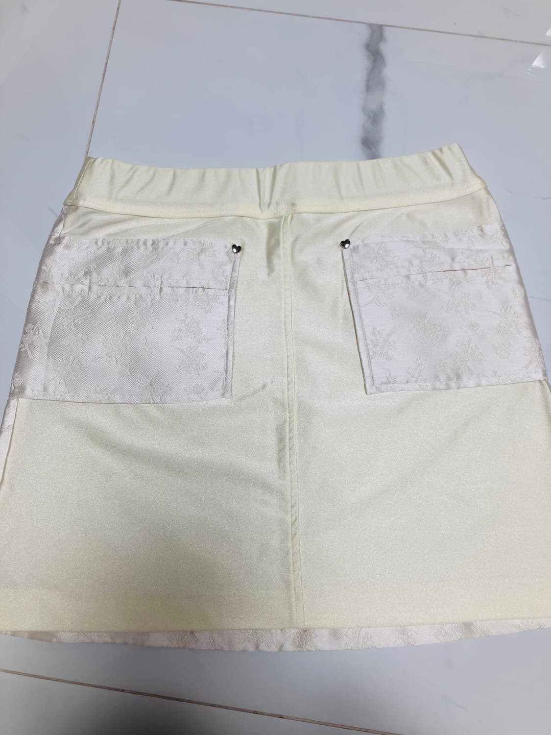 민지에나 크림 자갸드 사틴 오리엔탈플로럴 미니스커트 상품이미지7