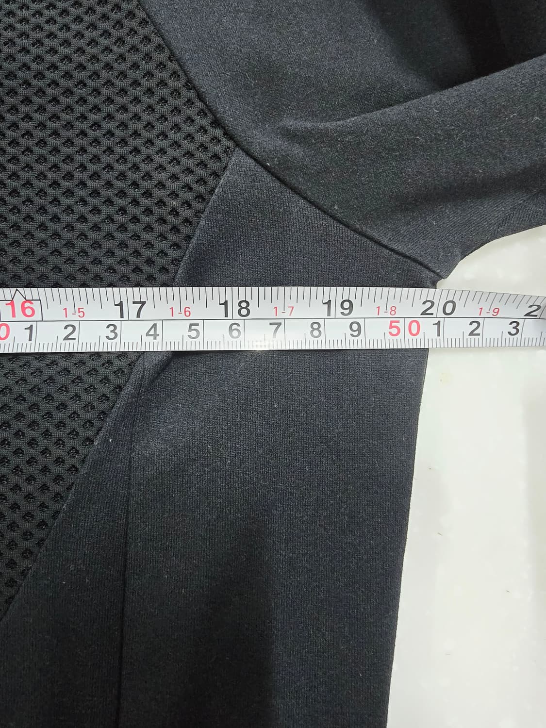 데상트 블랙 메쉬 트랙 자켓100 상품이미지7