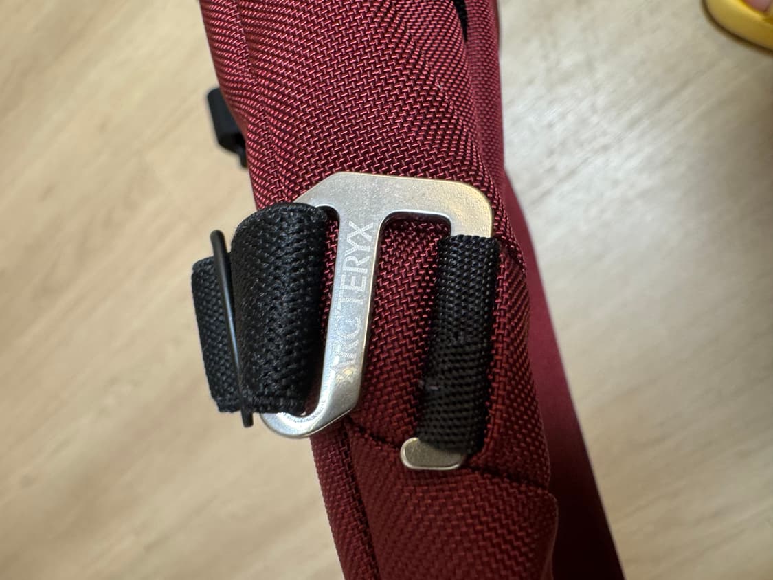 아크테릭스 사이드슬링블레이드4 와인색 상품이미지4