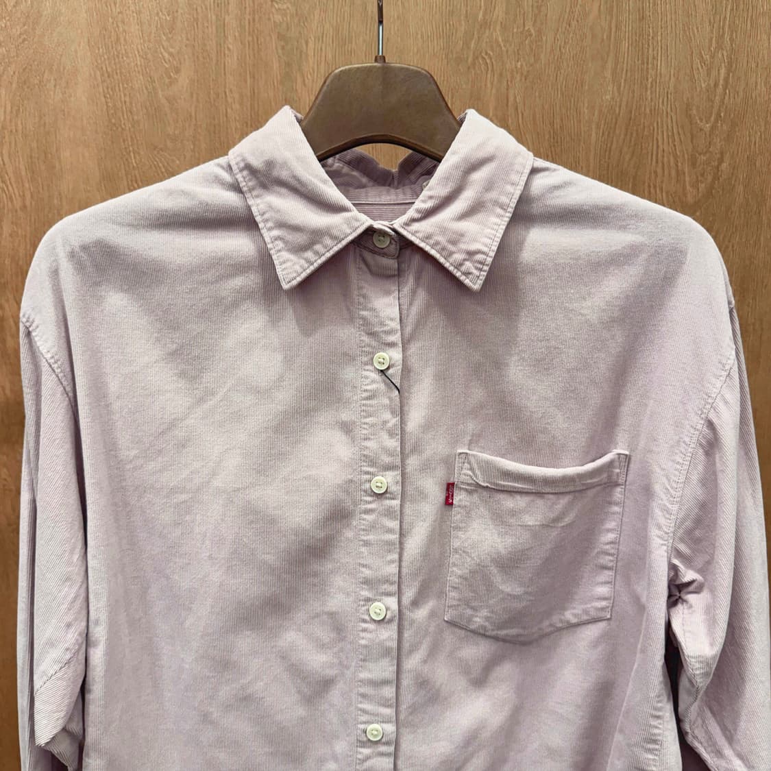 리바이스 베이직 긴팔 셔츠 버튼업 포켓 디테일 루즈핏 연핑크 상품이미지4