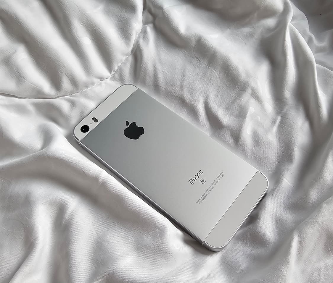 [정품] 아이폰 SE1 128GB 배터리신품 카메라 실버 해외판 상품이미지1