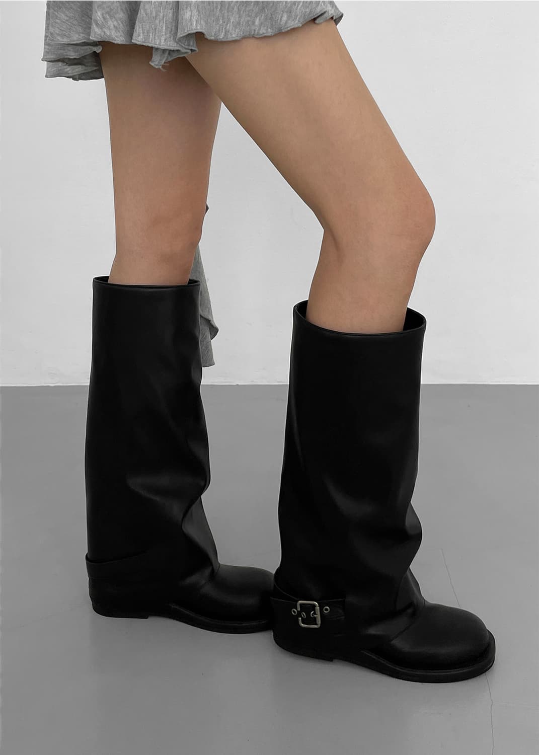 블랙업 레더 롱부츠 225 새상품 상품이미지3