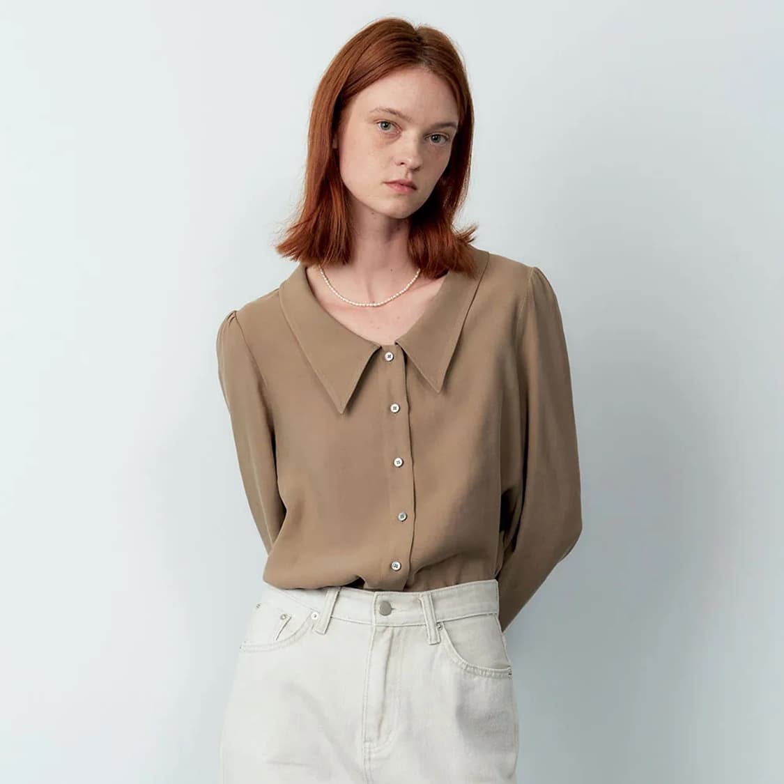마론에디션 애쉬브라운 로우넥 블라우스 상품이미지1