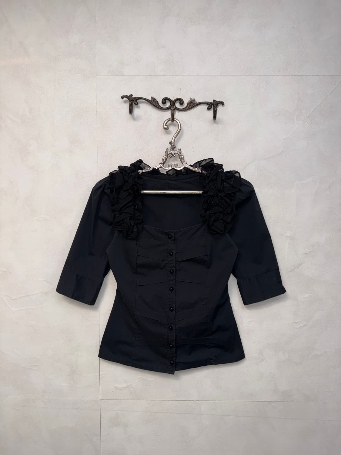 Black pin tucked dot ruffle button bl 상품이미지4