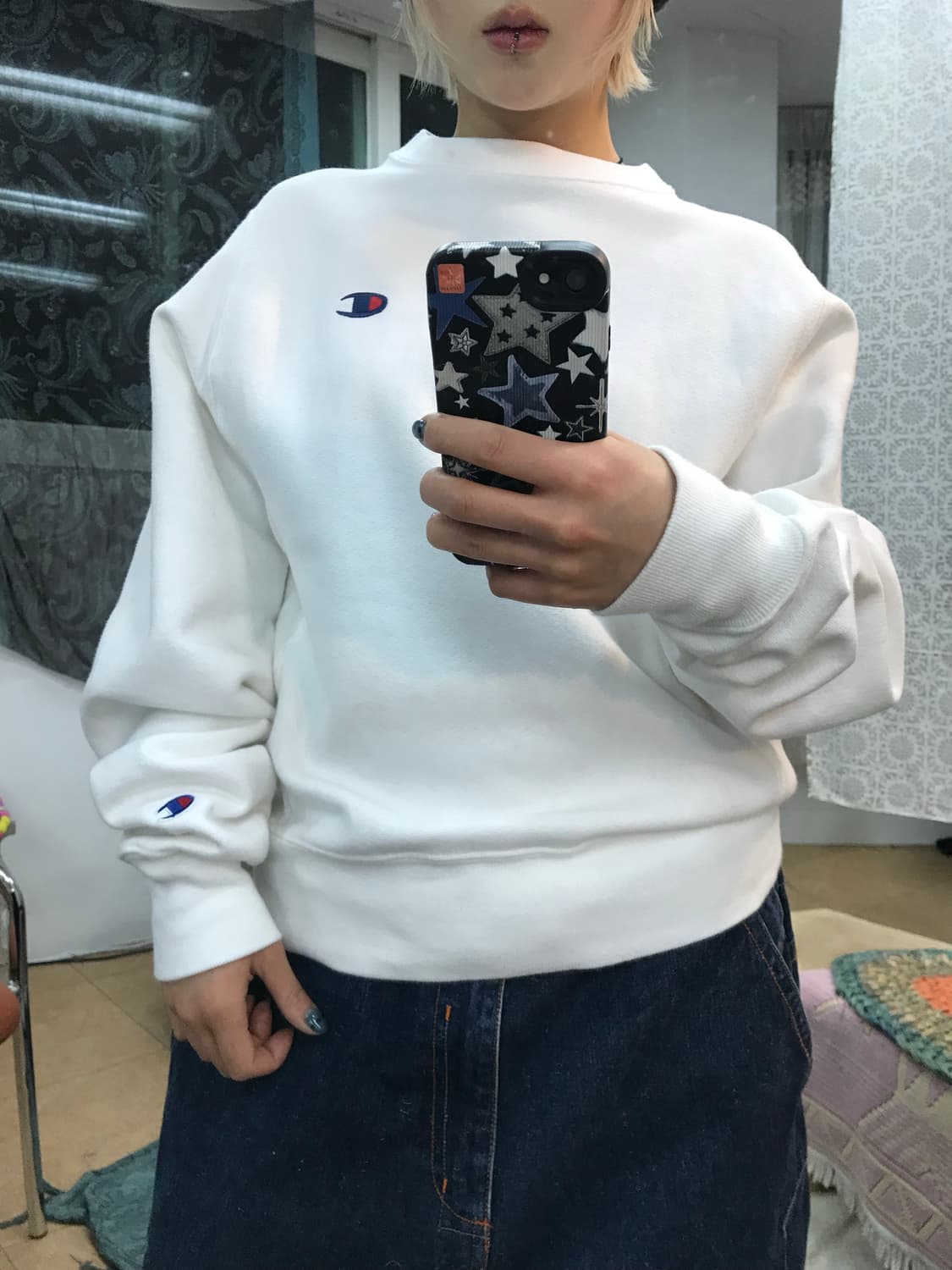 챔피온 리버스위브 자수 화이트 맨투맨  상품이미지2