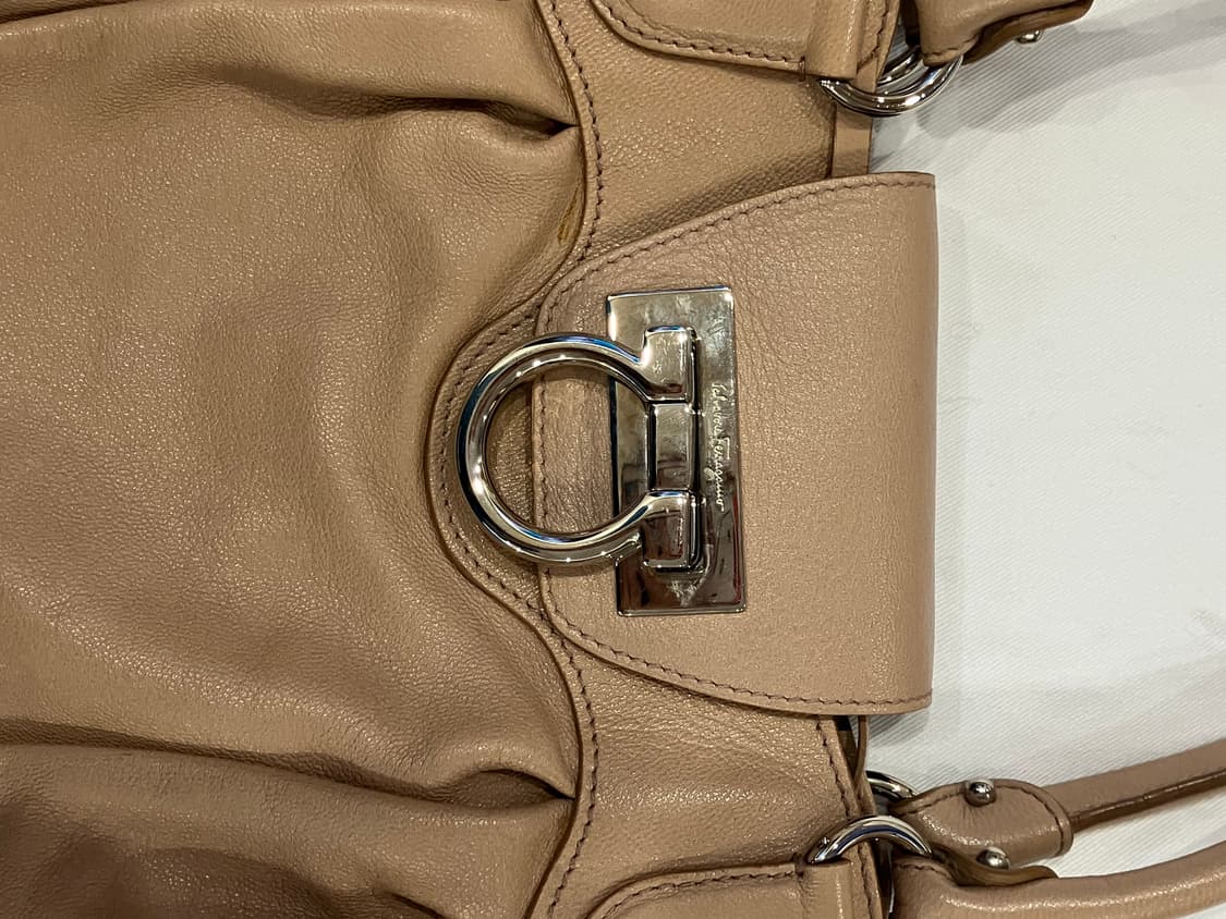 페라가모 간치니 버클 토트백   상품이미지3