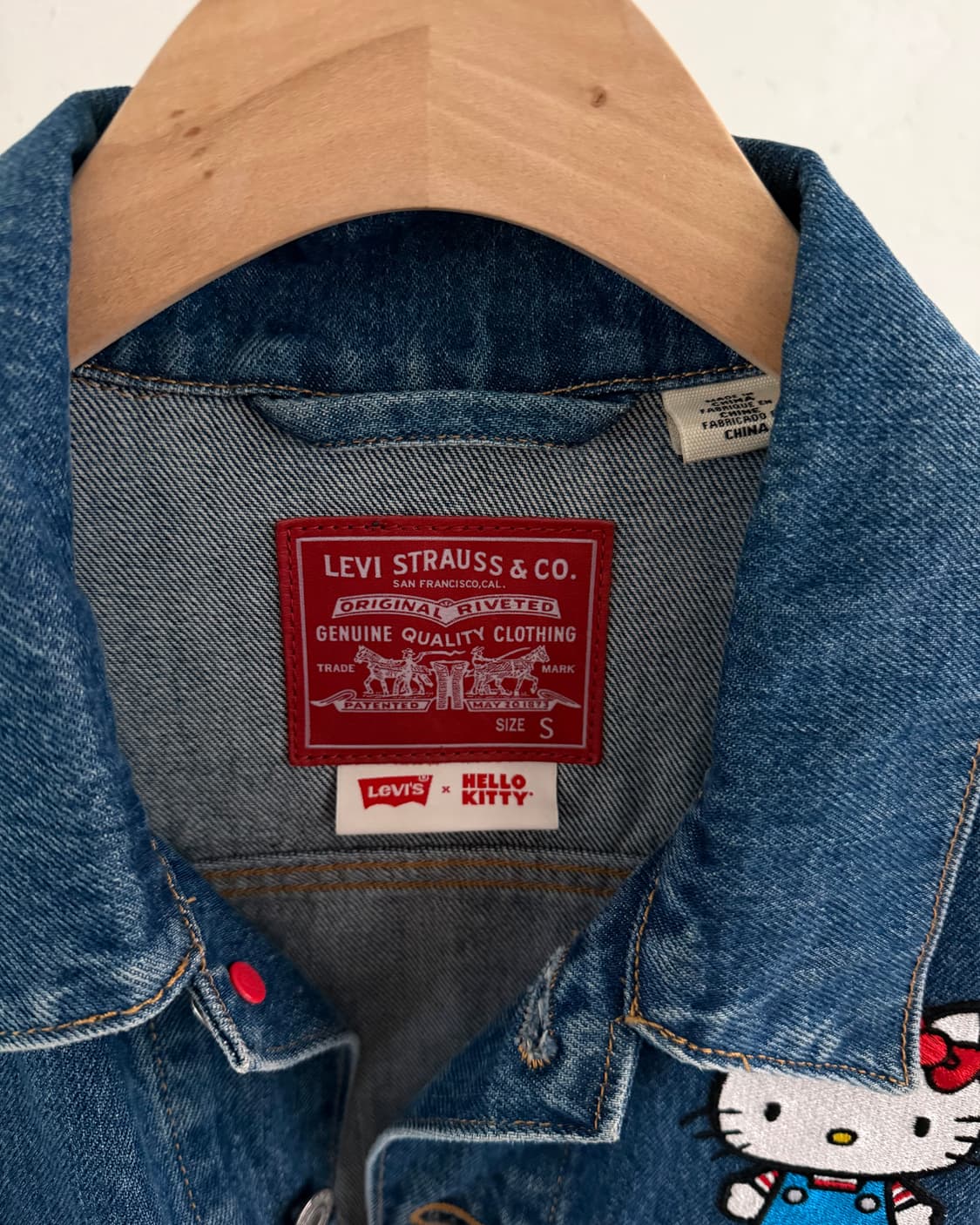 Levi’s 리바이스 x 헬로키티 콜라보 데님 트러커 자켓 상품이미지9