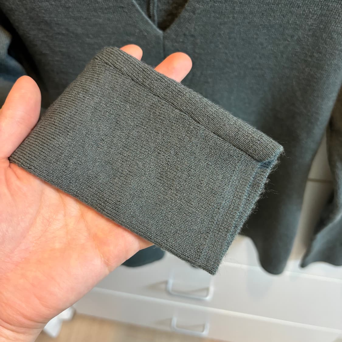 르메르 x 유니클로 다크그린 브이닉 울 니트 상품이미지3