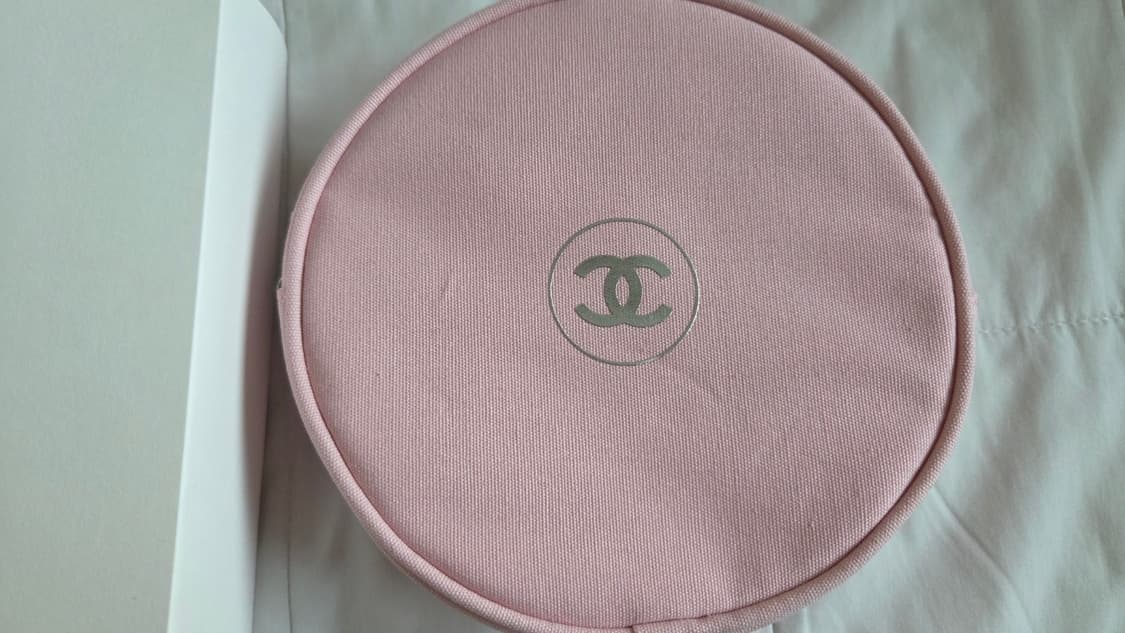샤넬 뷰티 핑크 라운드 파우치 상품이미지1