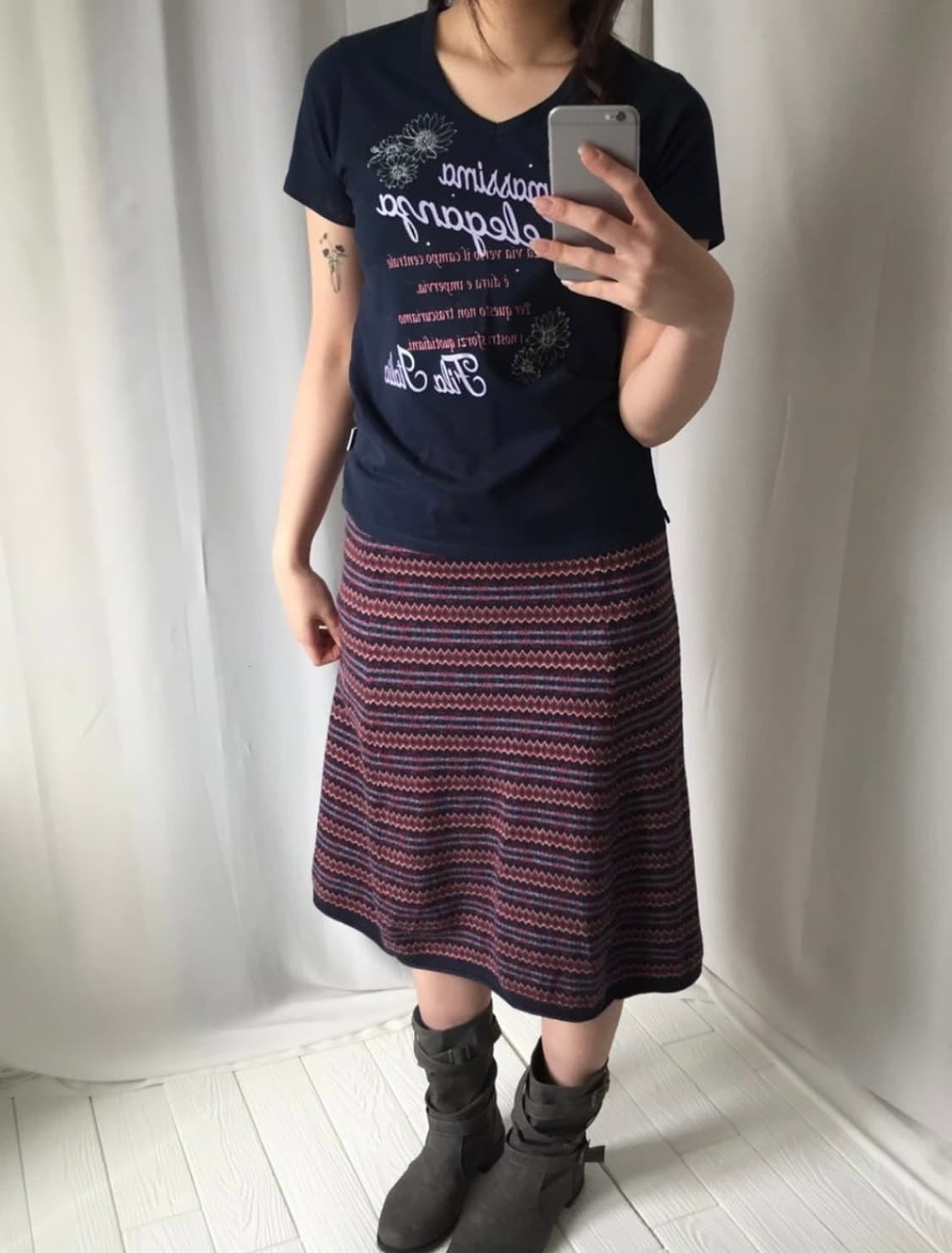 윈터 패턴 미디 니트웨어 스커트 • 휠라 네이비 블루 티 상품이미지1