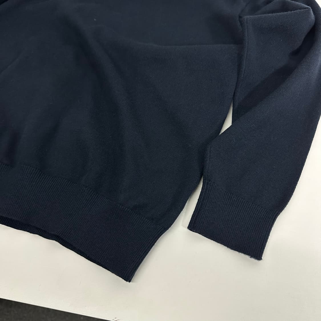 L 수아레 다크네이비 브이넥 니트 상품이미지3