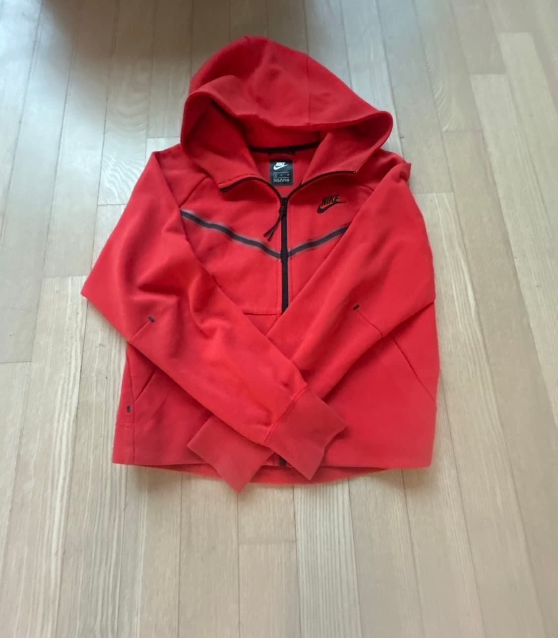 나이키 레드 테크팩 상품이미지1