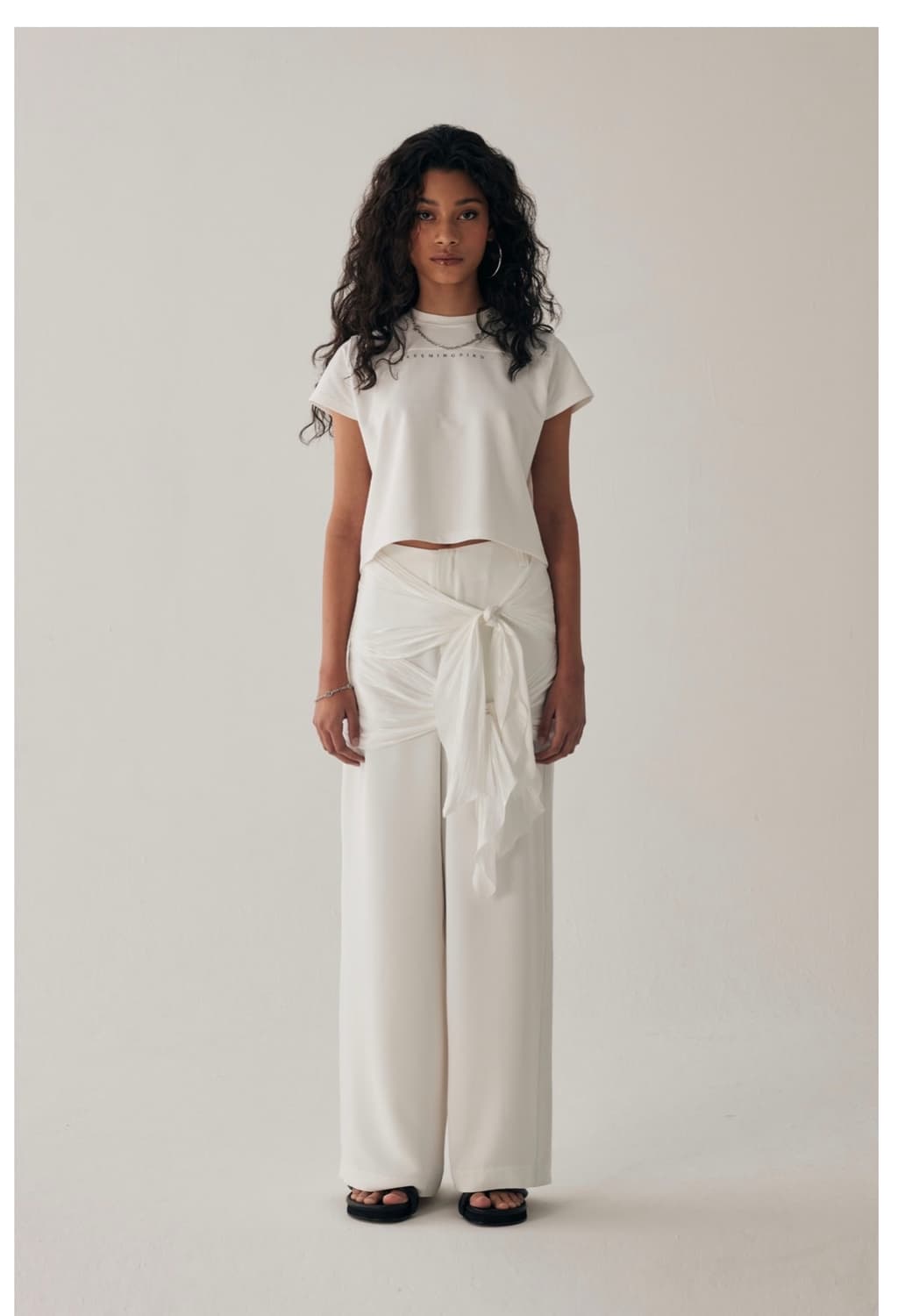 트리밍버드 Logo Slit Crop T-Shirts [ White ] 상품이미지1