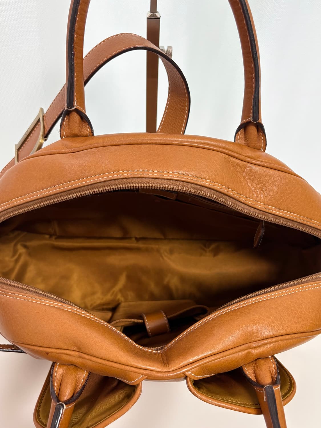 디올 새들 볼러백 카멜 상품이미지7