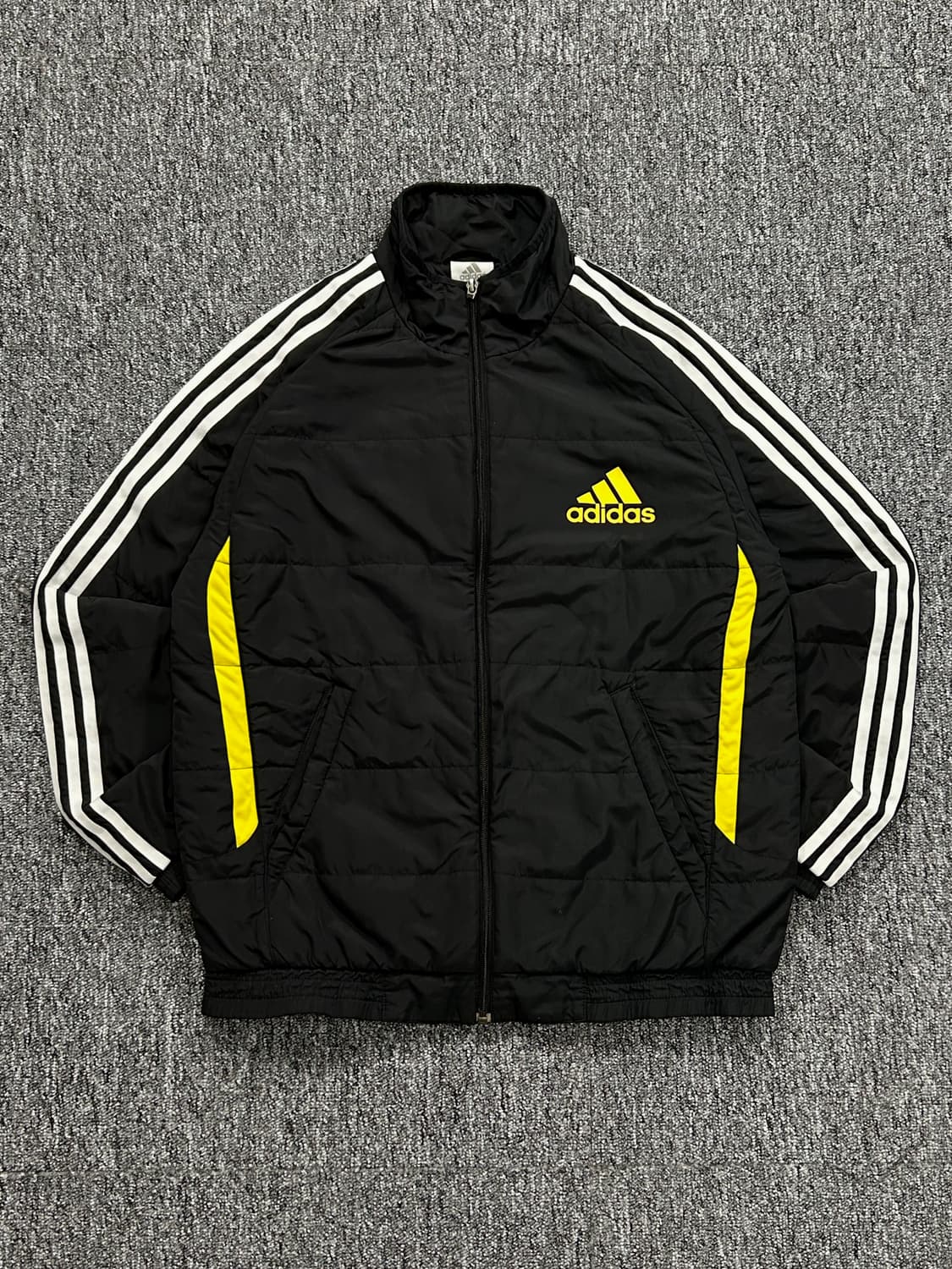 아디다스 옐로우 로고 사이드라인 경량 패딩 M  상품이미지1