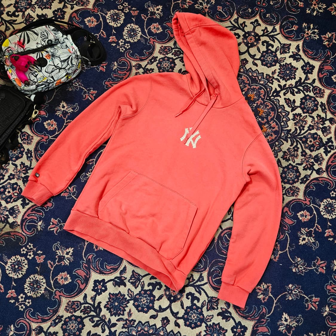 엠엘비(MLB) 양키즈 뉴욕 럭키 피그 자수 핑크 후드 티셔츠 상품이미지1